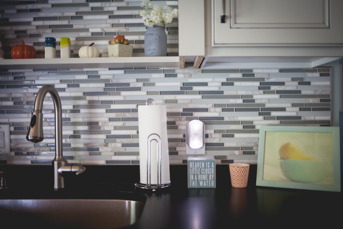 LivingInYellow's tweet photo. I can't get enough of these @JascoProducts motion activated lights! Perfect for any space! #lightupfall #ad https://t.co/AfOVvqXfyE https://t.co/hwCqmBq5mp