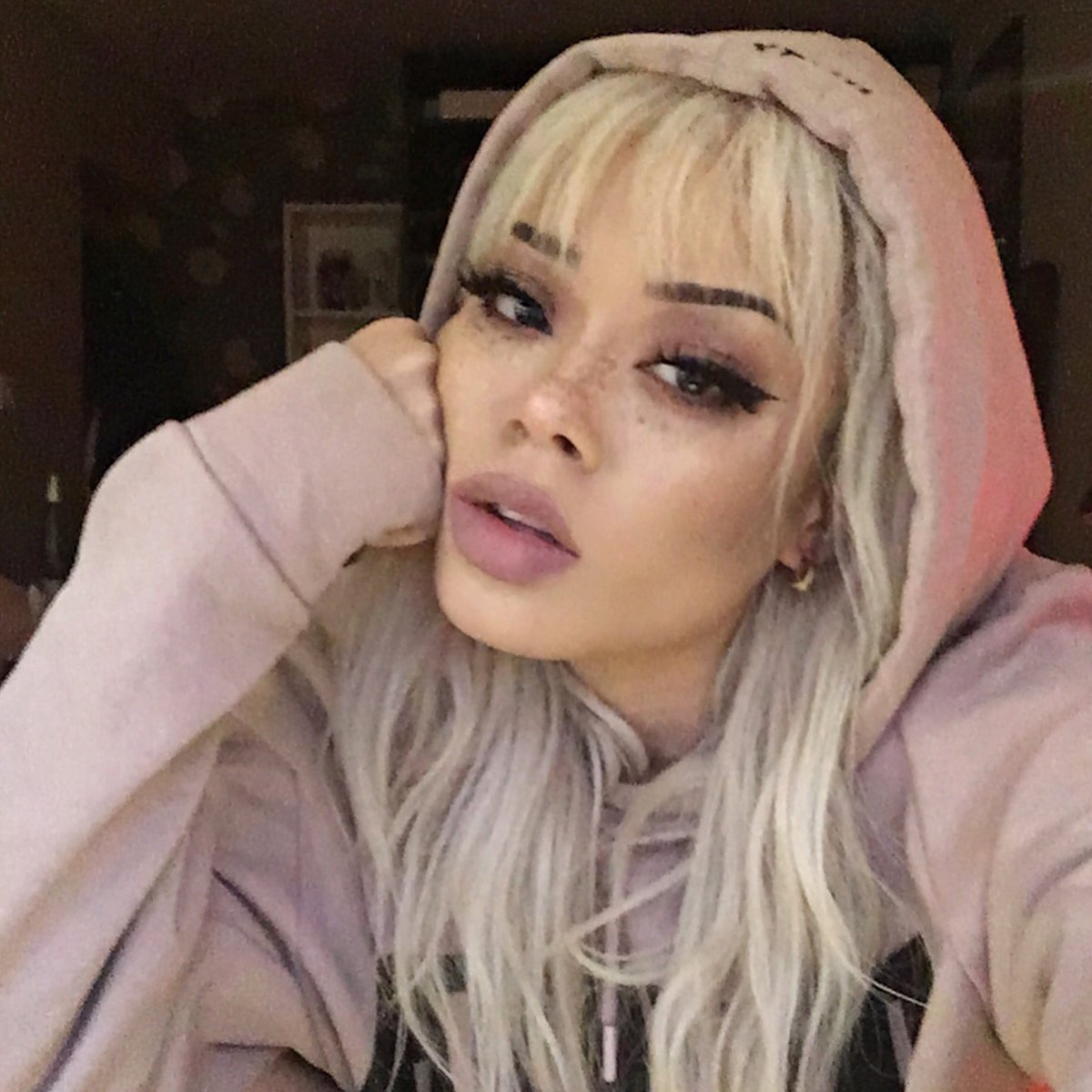 serving up looks for you all today xx