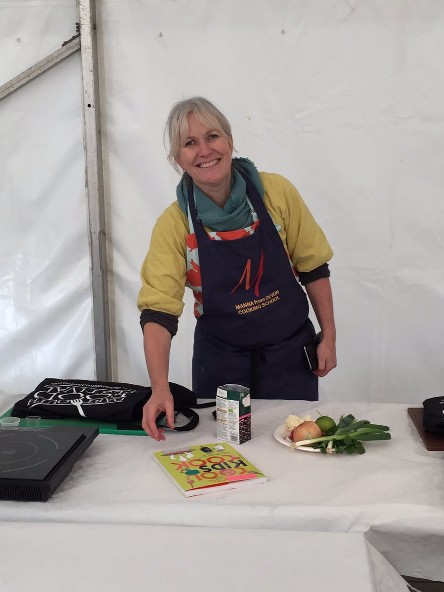 DartFoodFest's tweet photo. @jennychandleruk #coolkidscook #dff2016 quesadillas for kids workshop https://t.co/b8kt8sVara