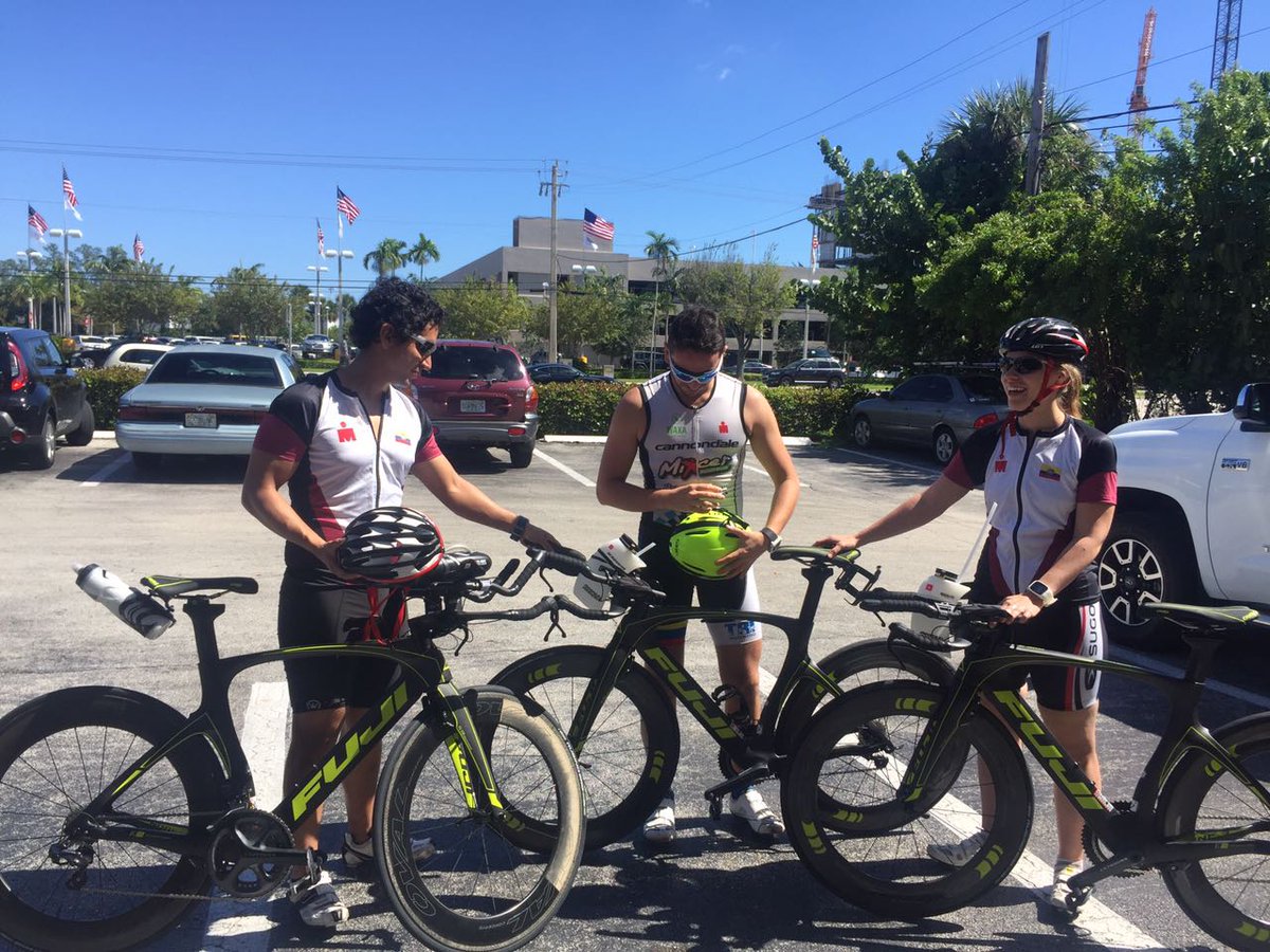 vo2maxec's tweet photo. Integrantes de @vo2maxec Alistando todo para Ironman 70.3 Miami @juankigaibor #im703miami #triatlon #Ecuador https://t.co/b6dH3gEPxY