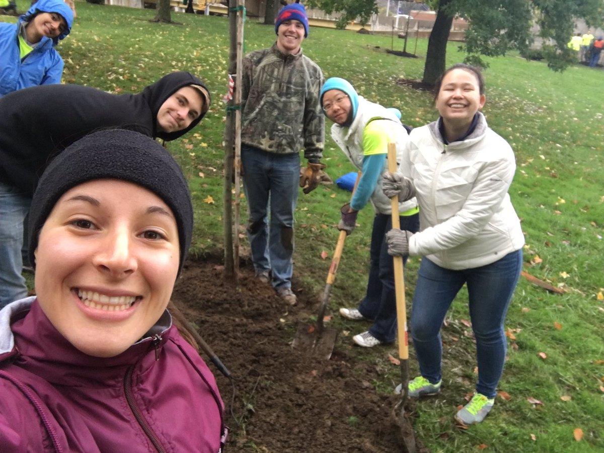 Pitt BMES is having a great morning at #PMADD16! We're planting trees at the Point with Western PA Conservancy! <a href="/WaterLandLife/">WesternPAConservancy</a>
