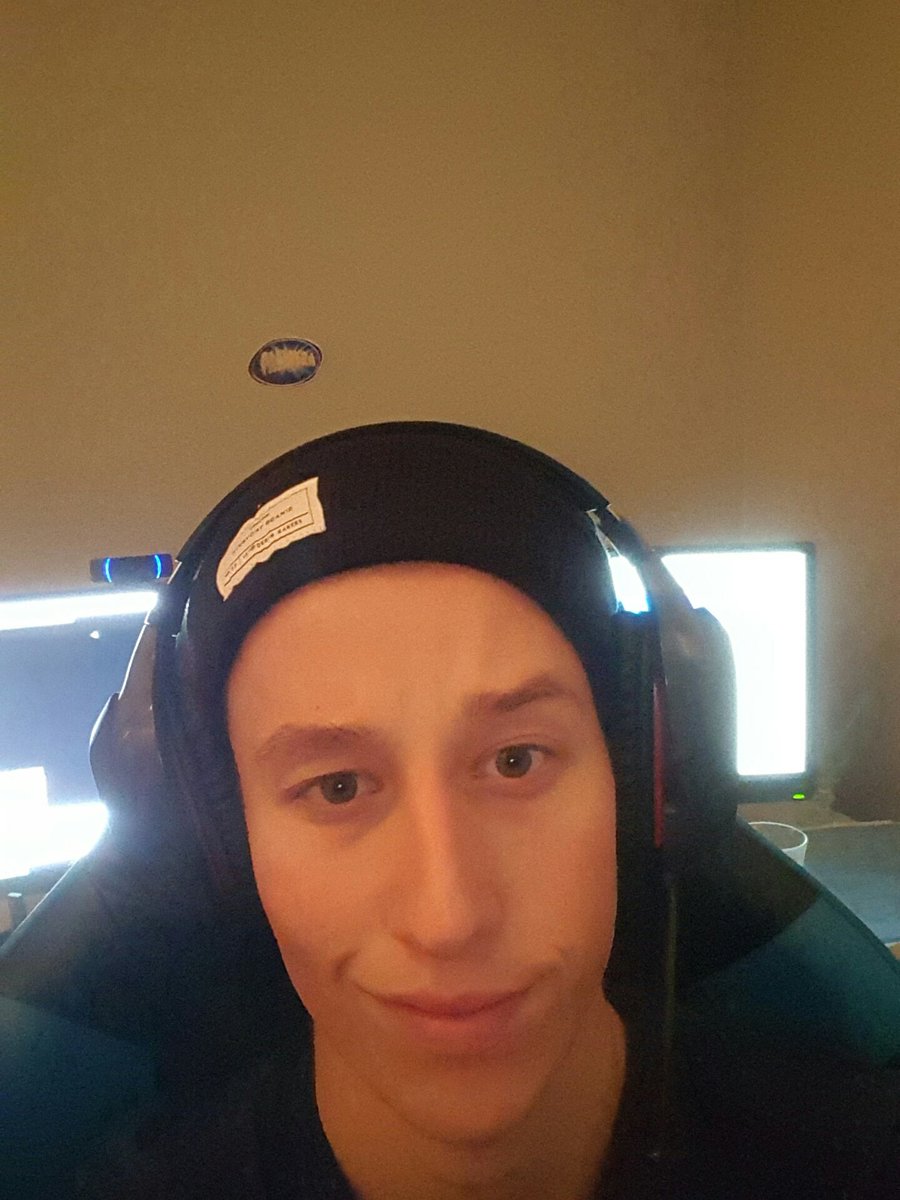Palmyra_Kebab's tweet photo. Börjar streama nu boys and girls, kom och kolla ;) #twitch #counterstrike https://t.co/YTyCHBqw2K https://t.co/NDI0DOOIIy