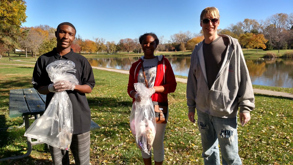 GloLeadersGroup's tweet photo. City wide youth fall clean-up! Thanks for Keeping Omaha Beautiful @OPS_RMMARRS @OPS_Hartman @lohchurch! #GLGOmaha #KeepOmahaBeautiful https://t.co/3SPTzN9ayY