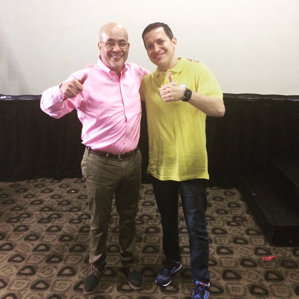 AngelMendezM's tweet photo. Con el gran Carlos Saúl Rodríguez @carlossaulr .. ¡Siempre motivador y con nuevas enseñanzas de vida! 😎 #UniMLV https://t.co/Sm96MEYsLX