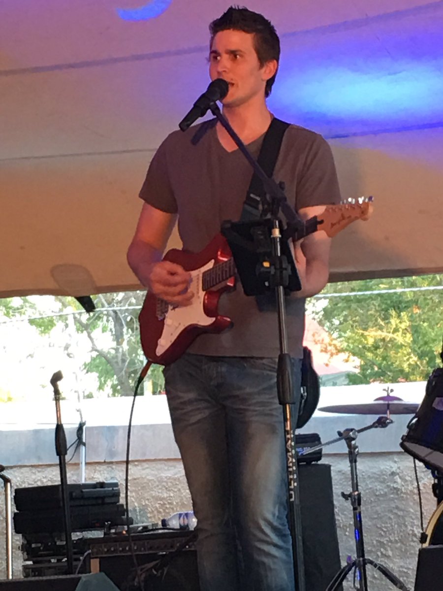 Ons is vandag by die <a href="/cederbergfees/">Cederbergfees</a> op #Clanwilliam.  Kom luister na ons in die Kuiertuin <a href="/SterreNuus/">Sterre</a> <a href="/AfrikaansM/">Afrikaanse Musieknuus</a> <a href="/huisgenoot/">Huisgenoot</a>