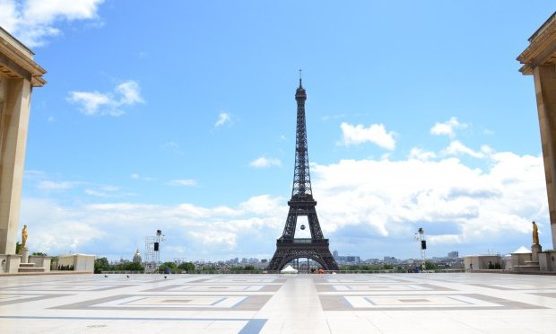 _YoussR's tweet photo. Les ENSAistes de l'Europe se sont manifestés ce soir à la place Trocadéro contre le décret Daoudi.
#Contre_La_fusion https://t.co/YT9y6JY3C5