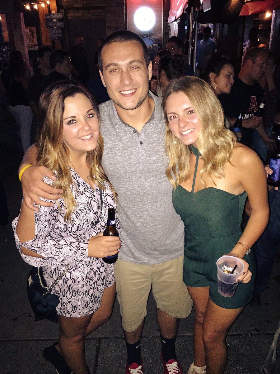 _abbbk's tweet image. After a rough couple days, I wish we could all be Milwaukee having the time of our life - miss you both!! 💕 @emax54 @AllieKrows