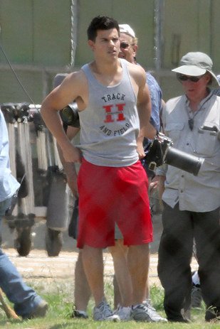 Ukn0wnRed's tweet photo. Taylor Lautner https://t.co/EhRn1H187J