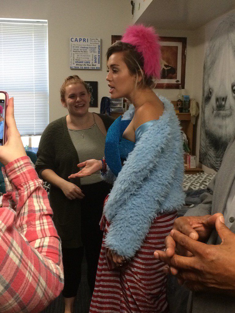 View image on Twitter