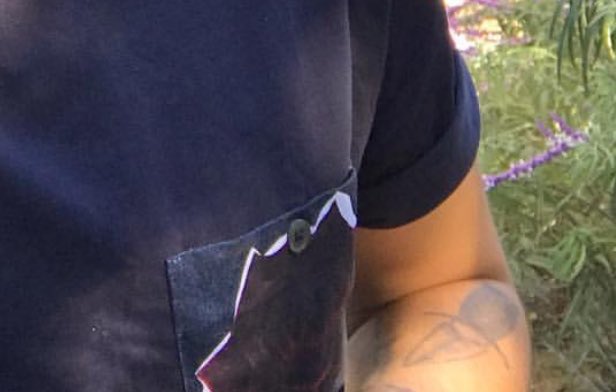 fearlesslarryx's tweet photo. It's the 'fave larry tattoos' today and Louis posts a pic where only his dagger is visible &amp; it points to a rose

And antis calls us extra 😂 https://t.co/J18X7jJD7E