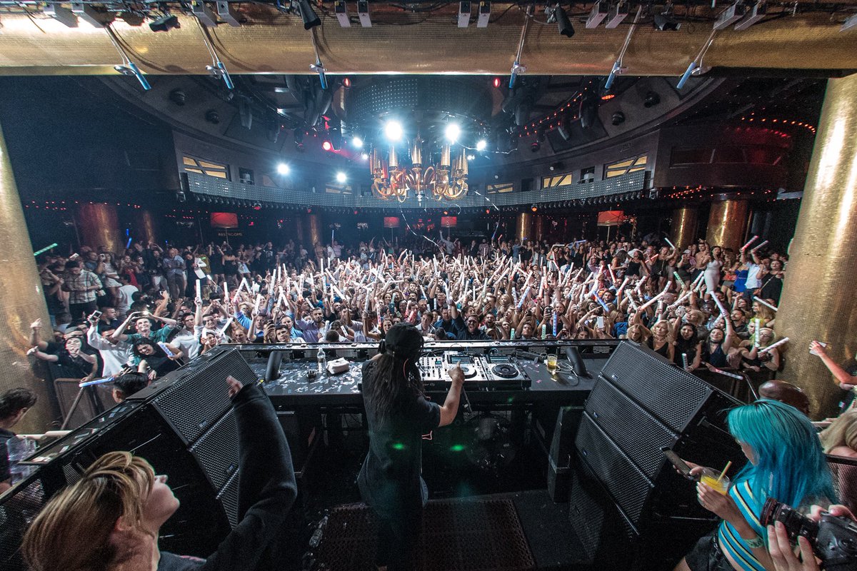 The party doesn't stop @XSlasvegas! <a href="/Skrillex/">Skrillex</a> is up next tonight! #Vegas