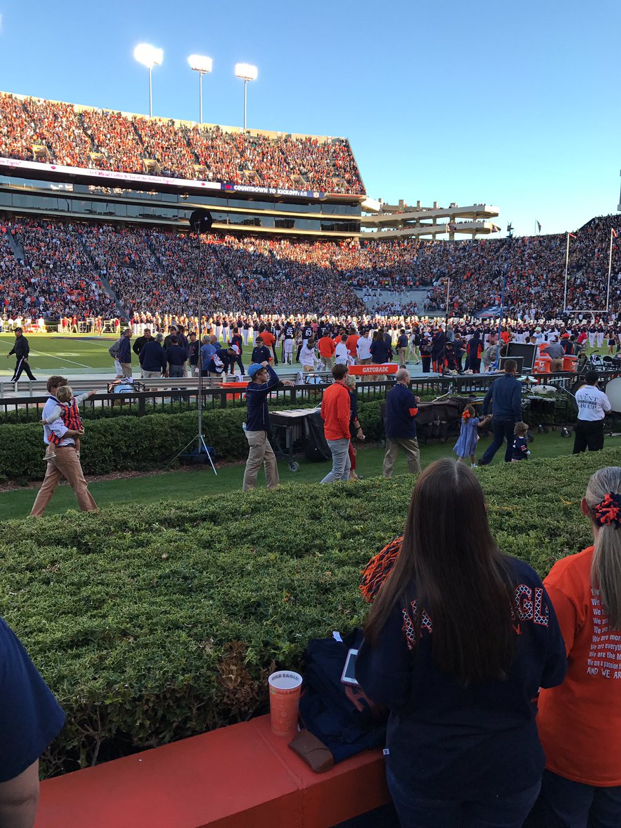 BrynnyButts's tweet photo. @CameronNewton throne game I'm at.. and you ghost ... 😒 https://t.co/JWmxINrlZv