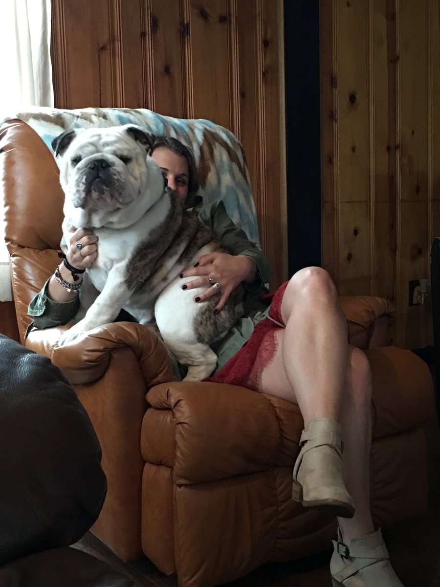 jamsicle_'s tweet photo. Best part of coming home. https://t.co/SYKuhw0Tkm