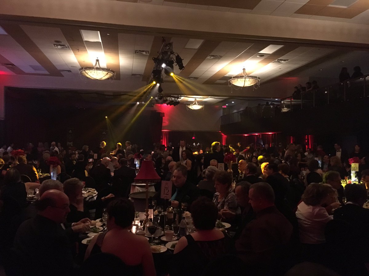 cyrillesimard's tweet photo. La salle est splendide pour le Gala de la PME 2016 #Edmundston #SPME2016 https://t.co/FKyL0s7jSF