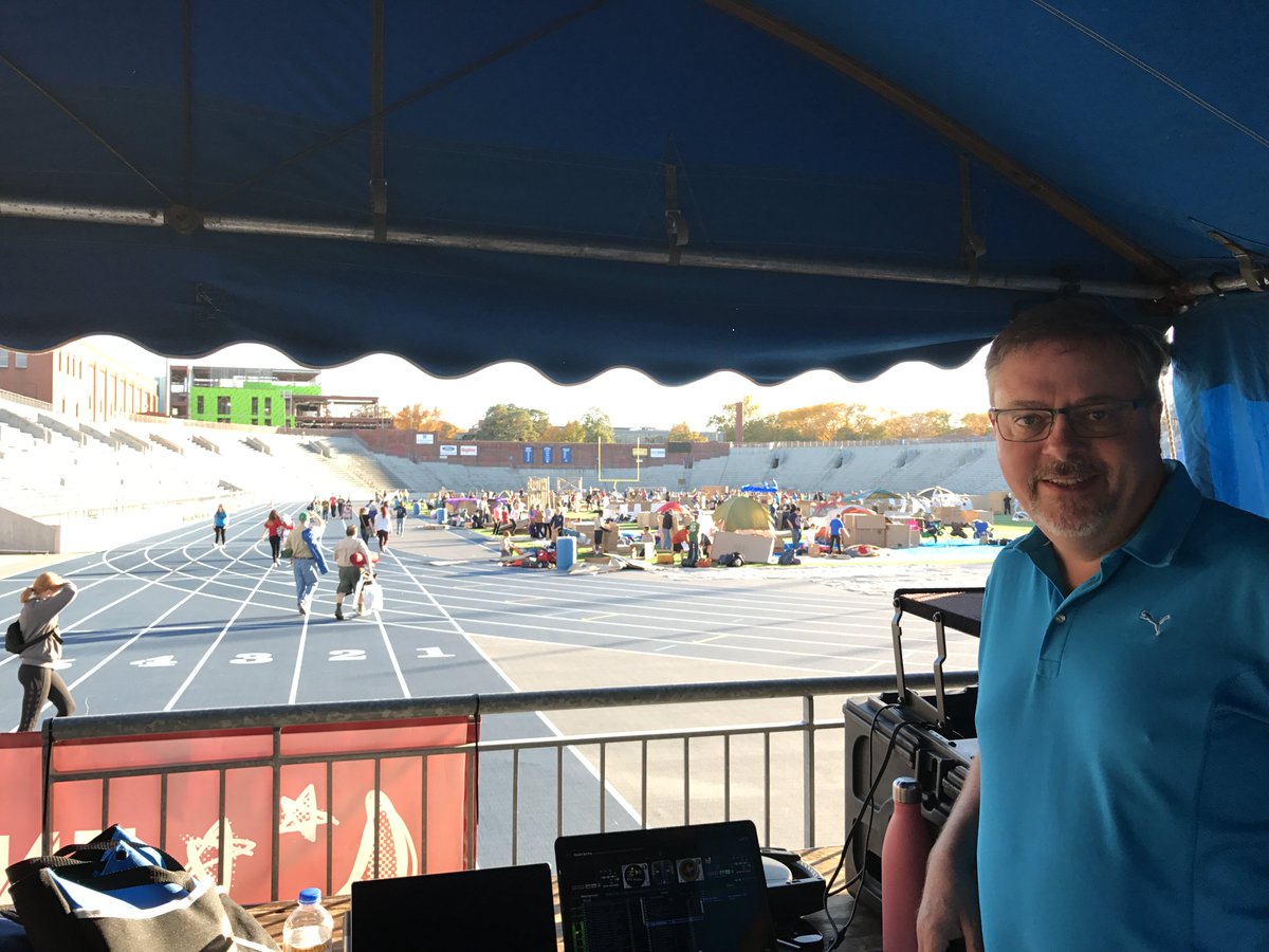 ReggiesSleepout's tweet photo. It's time for #RSO2016! Tunes are already spinning! https://t.co/BiN01HfNzc
