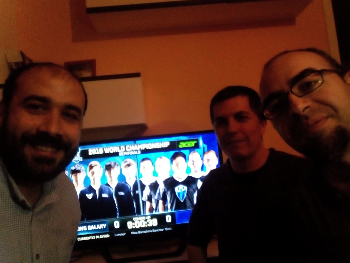 alfonso_ng's tweet photo. Listos para la última semifinal del mundial. SSG vs H2K. Go Europe. Go H2K. #SemisWorlds2 #H2KWIN @LVPes @LVPesLoL @soyfreud @Necro_Lord https://t.co/n32pieexnn