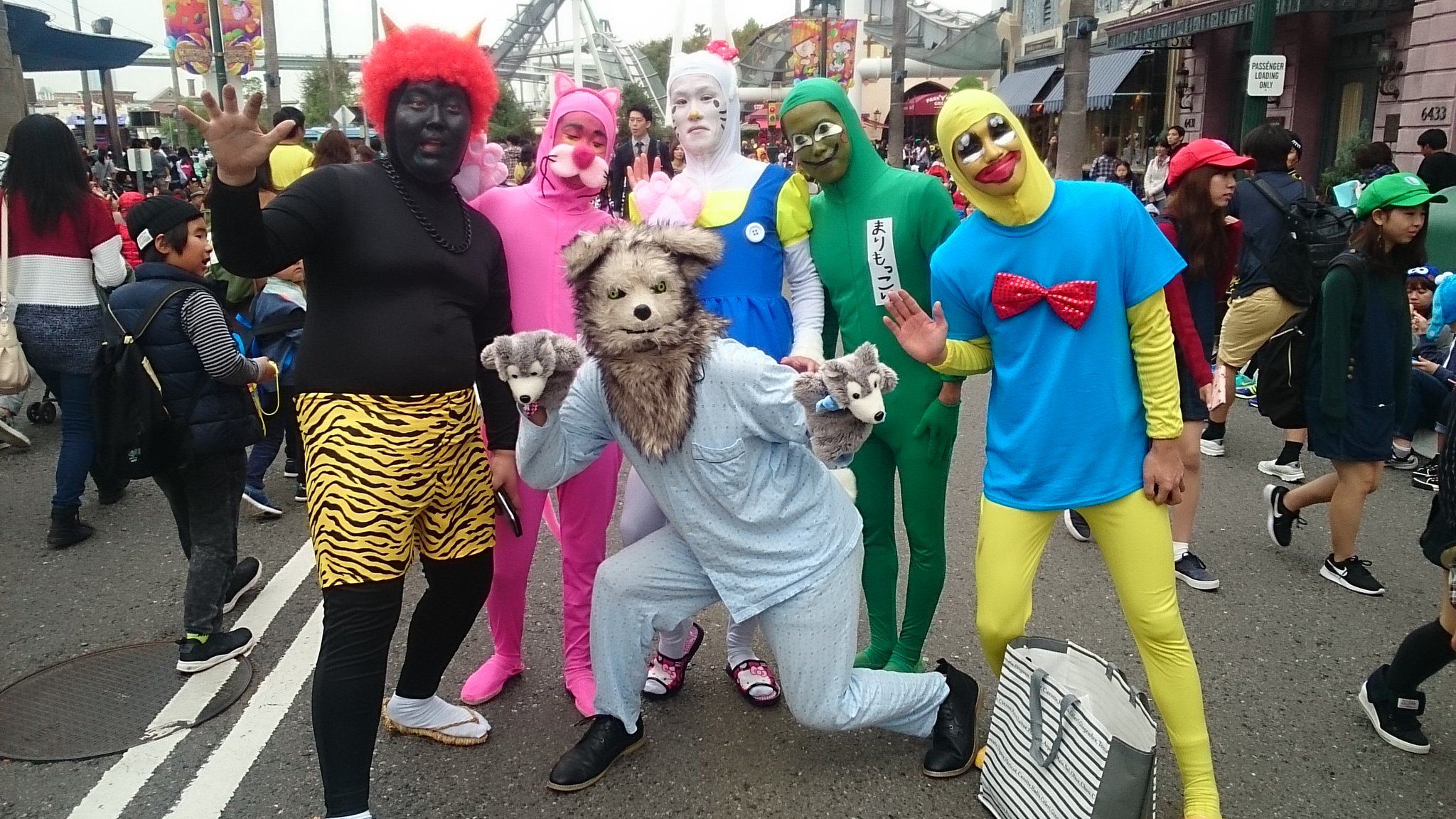 サッサン 333 Pa Twitter ホント こういうの見ると俺もドラえもんで行けば良かったって思ってまう D ｗｗ 昨日の全身タイツさん達ｗｗ リアルキティ達 ポケモン ピクミン ２枚目 ３枚目は女の子ってのが素晴らしい ユニバ 狼 仮装