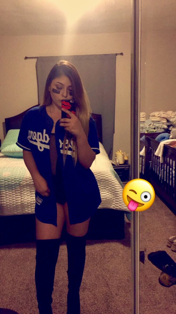 Yasmeeeeeenn's tweet image. Costume pariiii #1 #itsallaboutbaezdoe #dasmybaby