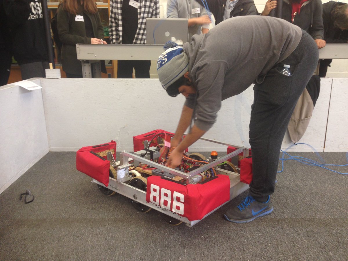 TDSB_Robotics's tweet photo. FRC team 886 from @WestviewCentSS lends their robot to & helps rookie team @NHSSRobotics from @NorthviewHSS #GraciousProfessionals https://t.co/udgcKZC6YX