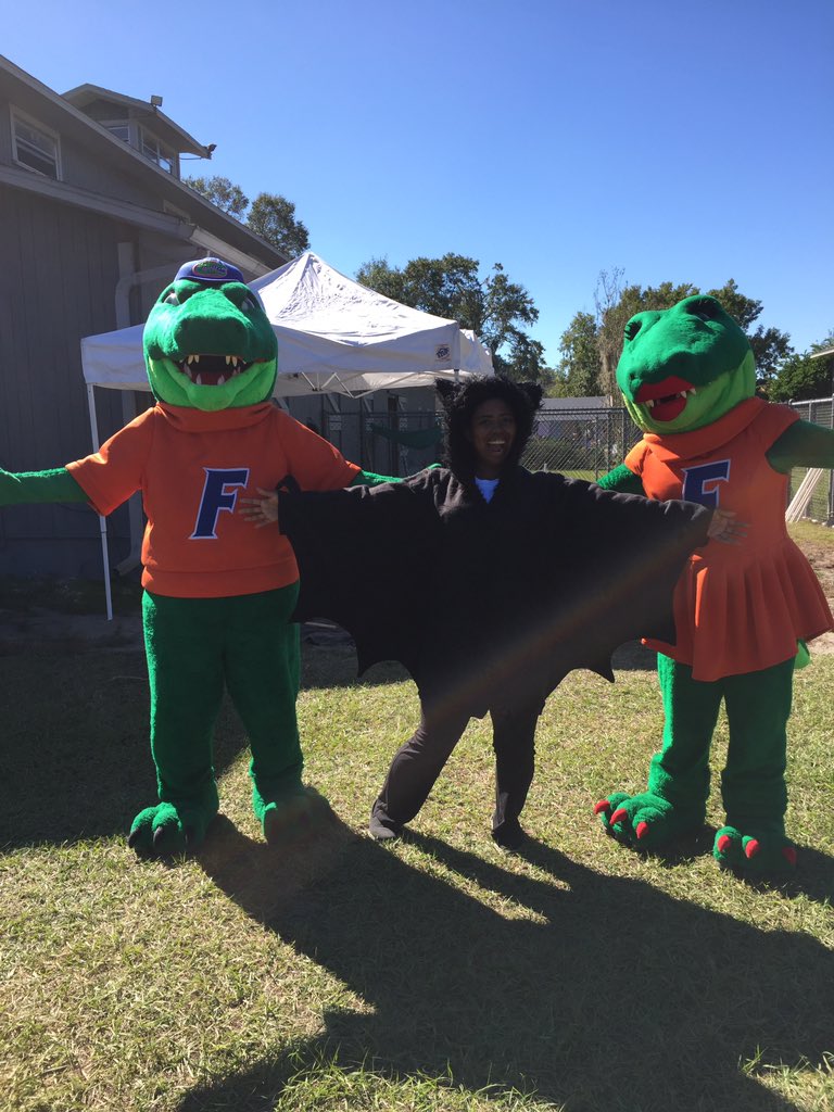 BatConservancy's tweet photo. All animals are welcome at #batfest2016! @mygatornation https://t.co/KvqomreKWM