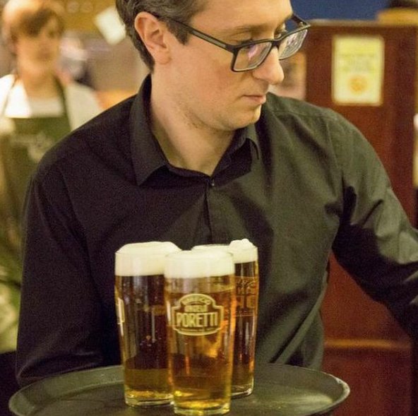 Il_Pavone's tweet photo. Time for a beer Carlo, please! 🍺 https://t.co/X1KcLYA2i9