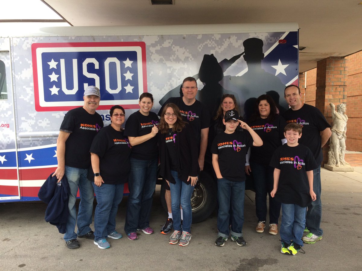 KellieFreeze's tweet photo. Supporting @USOofWisconsin Gala with #AssociatesInAction! #lifeatkohls @the_USO #USOGala #USO https://t.co/uEPiEzwXjG