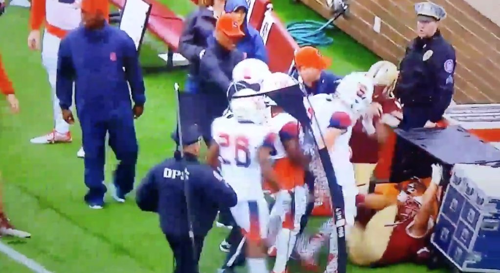 BleacherReport's tweet photo. Syracuse QB Eric Dungey throws a pick, takes anger out by inciting sideline brawl with late hit 😳

🎥: https://t.co/qbOweHYblO https://t.co/Osjk1CnNSA