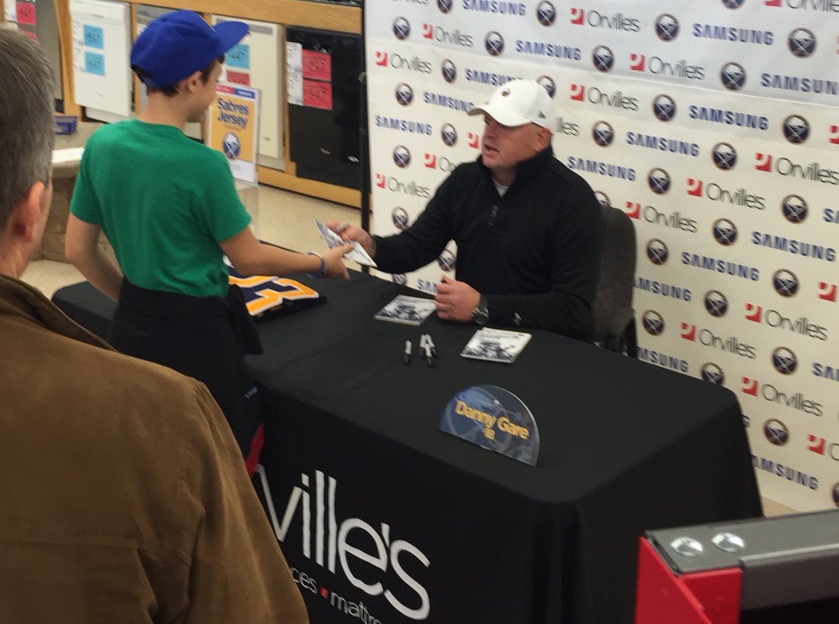 Orville's and Samsung hosted Sabres alum Danny Gare for a signing at their Bailey Ave location today! https://t.co/AIZCASWLN0