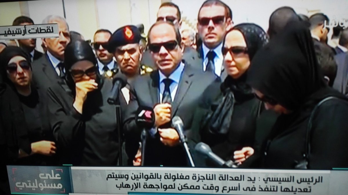 العداله الناجزه مغلوله بالقوانين
والريس قالها من يوم وفاة الشهيد بركات
الأمر بيد القضاء
فينك ياحكومه؟
فينك يابرلمان؟
#نعم_للمحاكمات_العسكريه