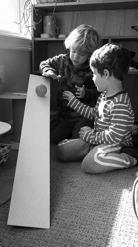 HNLearning's tweet image. Play and investigation early in life builds skills and interests that serve children throughout their school years.