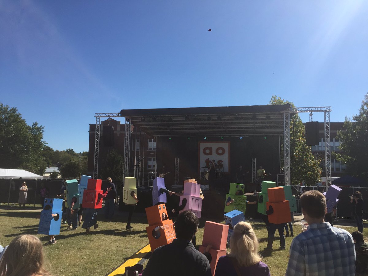 BreakonaCloud's tweet photo. Robots of all ages at @AotsFest at East Park in #Nashville https://t.co/c3ZppYquMl