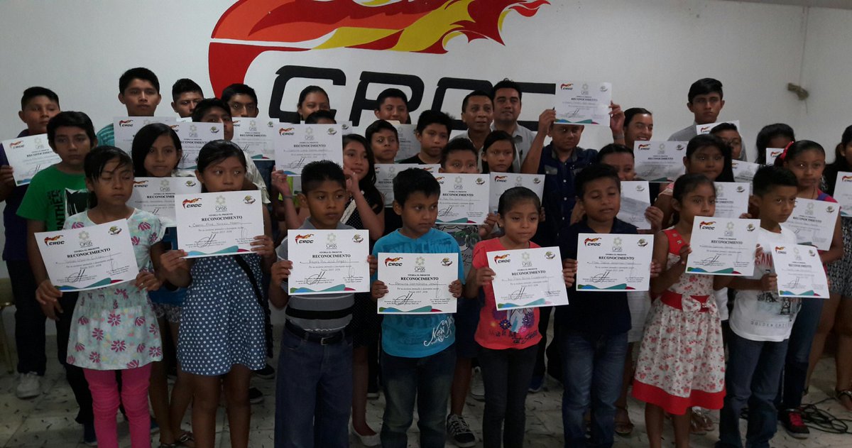 Delegdiezcroc's tweet photo. #DEL10 CROC.@MachucaCROC @crocqroo @IsaiasSiCumple. Entrega de becas a 96 hijos de los trabajadores del hotel grand oasis cancun https://t.co/YEgiDoUfTq