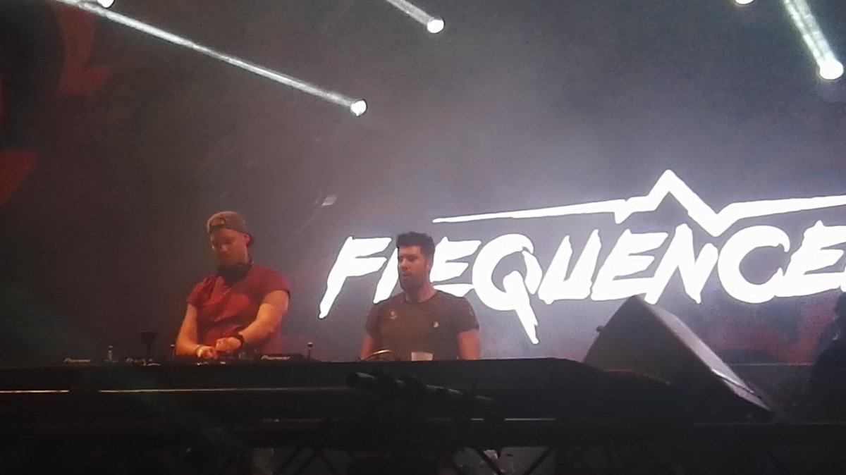 Nerea_Hardstyle's tweet photo. Muchísimas gracias por el fiestón de anoche #Dixtopia, os lo currastéis muchísimo @in_hard_w_trust  🙆 💪 👊 https://t.co/bMTgDnTUqj