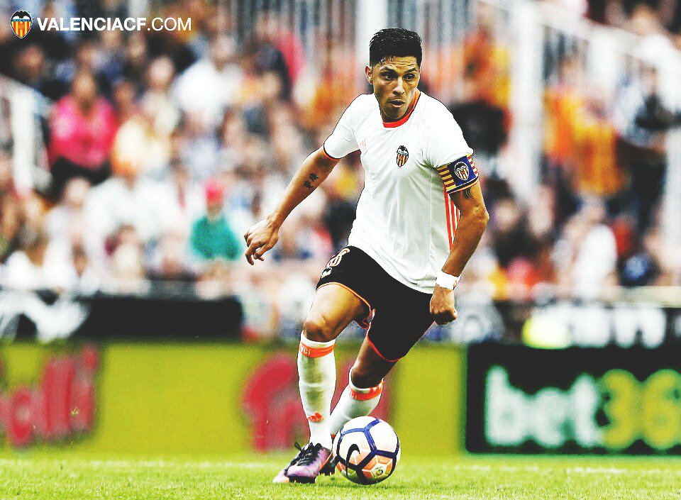 FinallySerx's tweet photo. Define pasión por el escudo.
Define garra.
Define entrega.
Define Enzo Pérez. https://t.co/JXR4jUJoK4