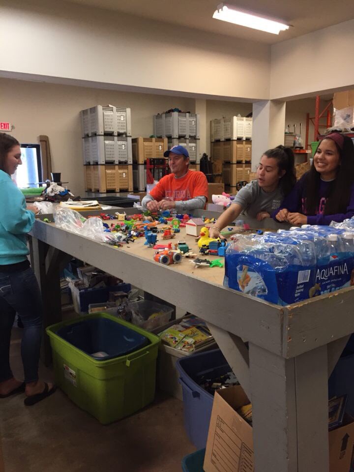 sfhsflood's tweet photo. our awesome students are serving all around forsyth + atlanta today!! thank you all for leading + serving so well!! ππ§ #deepnotwide https://t.co/nlDgg97rme