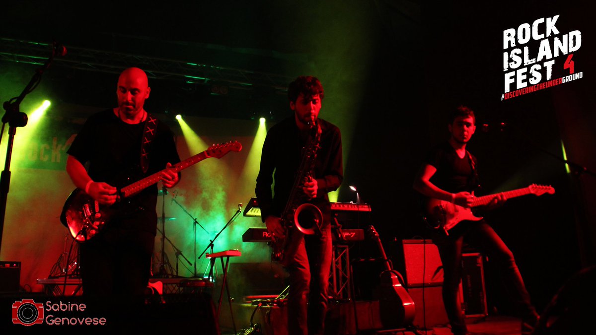 pinksoneband's tweet photo. Together we stand 👌
#pinksone #PinkFloyd #tribute #Live #concert #fender #stratocaster #saxophone https://t.co/KUjXl6ux9b