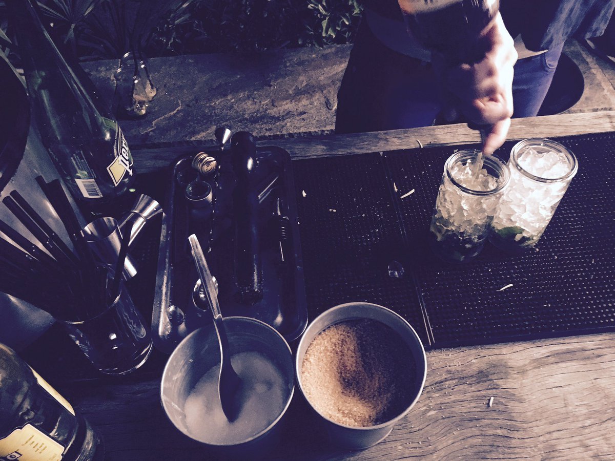 _bluebuilder's tweet image. Amazing cocktails tonight for startups at Blue Mansion! With @SandraAduC