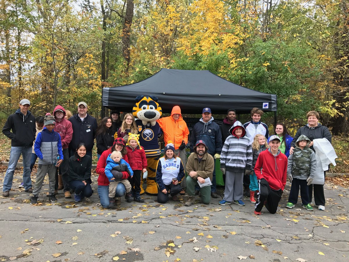 Clean up day!  The Sabres Green Team ♻️ is at work at the NT Audubon Preserve on this beautiful fall day. 🍂 https://t.co/faOPzqKMOl