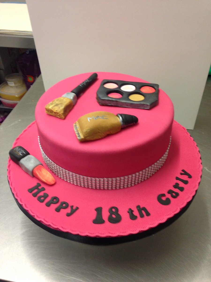 theweebakery's tweet photo. Some of the great cakes leaving the shop today.... happy birthday to all... https://t.co/MkSsS6HJ2z