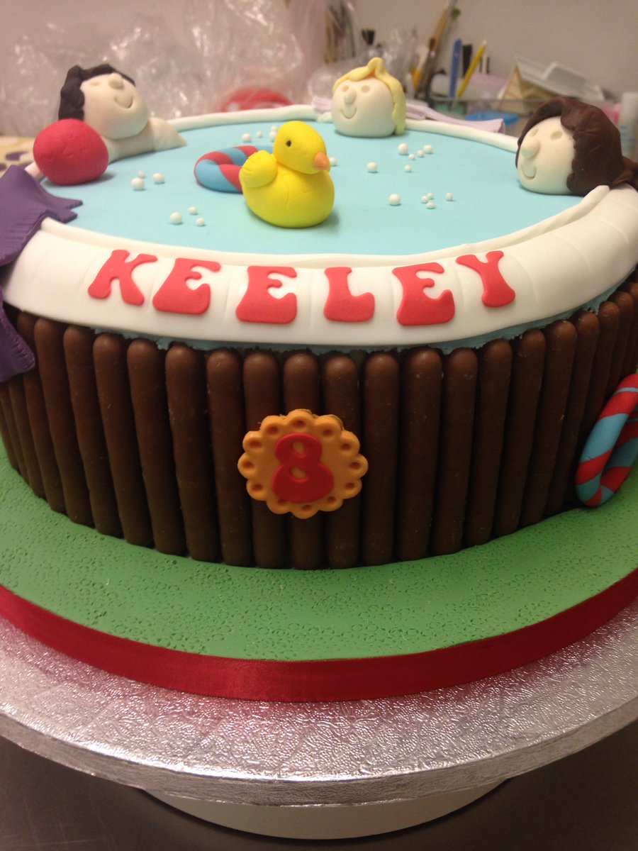 theweebakery's tweet photo. Some of the great cakes leaving the shop today.... happy birthday to all... https://t.co/MkSsS6HJ2z
