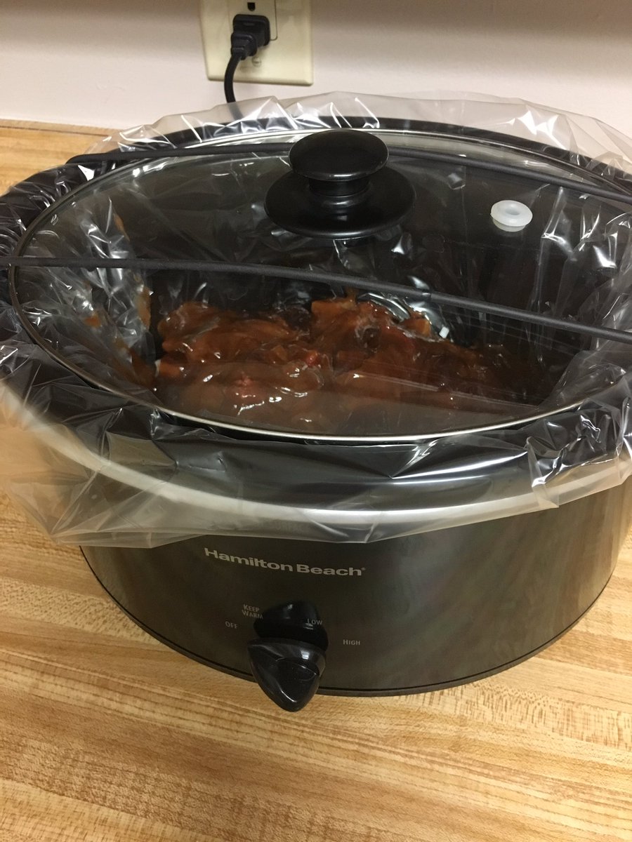 CandaceM_wx's tweet photo. Today seemed like the perfect day for my first slow-cooker meal of the season!! 😋 #shortribs #coldertemps #sweaterweather #dinner https://t.co/dheoMoqlhI