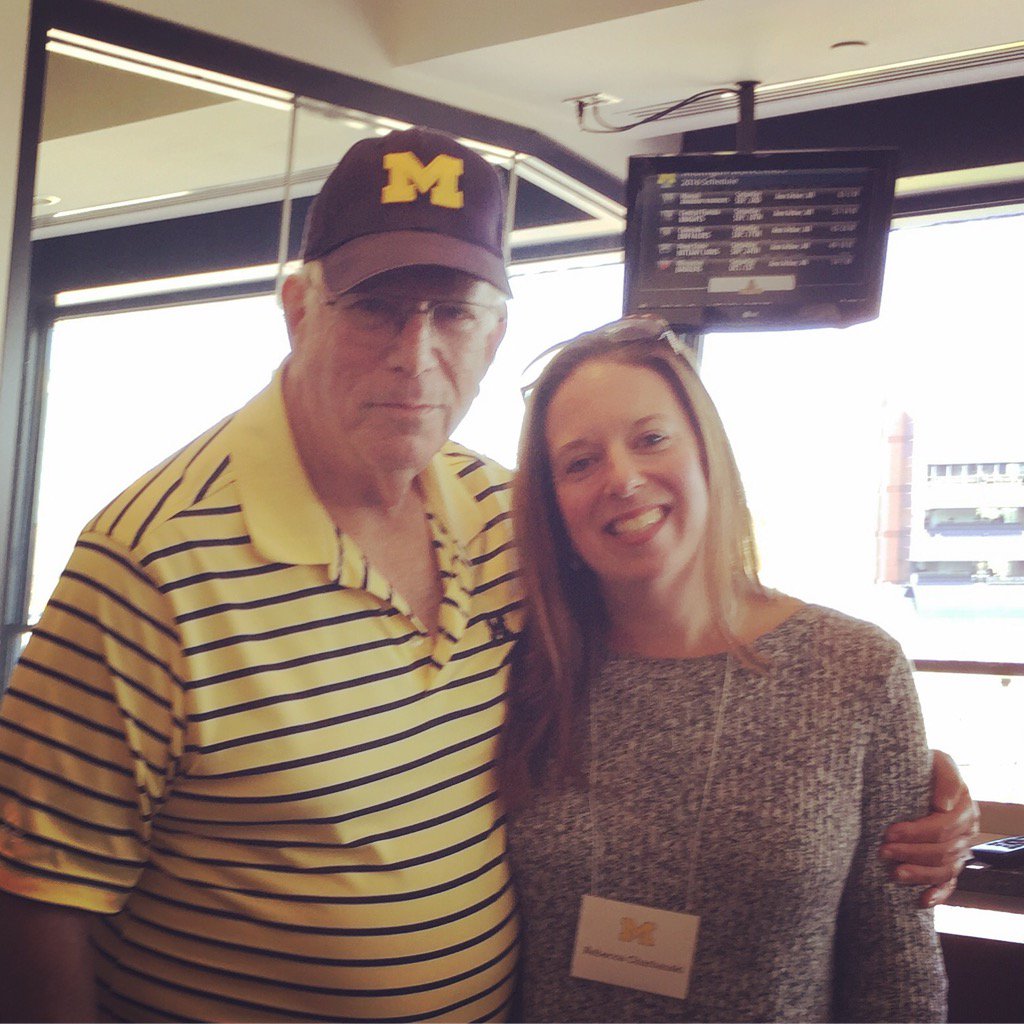 RCharbauski's tweet photo. Daddy-daughter game day #bighouselive https://t.co/RwDyCgkA0h