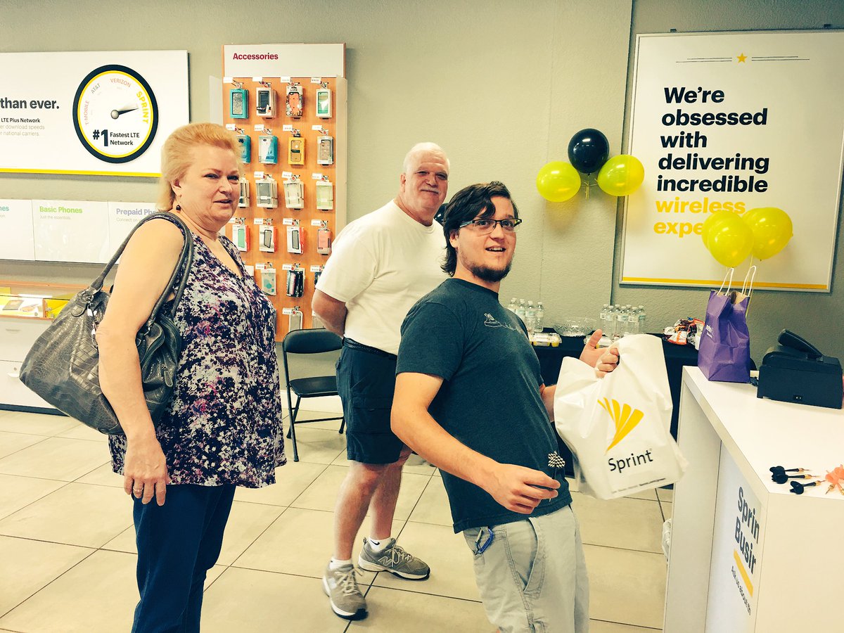 DeerfieldRitz's tweet photo. Your number 1 Sprint Store #Deerfield  #SprintSaysThanks @marceloclaure @Sprint_Ritz https://t.co/2O2W3F7G4q