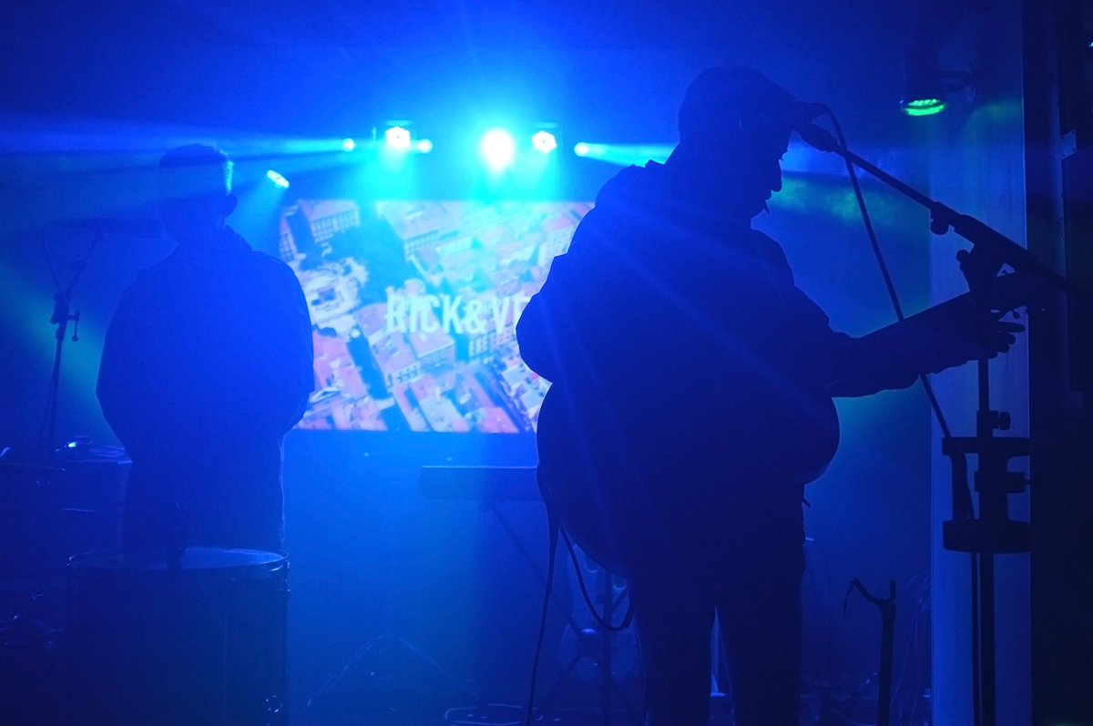 Gracias a <a href="/HATEM_band/">HOLA A TODO EL MUNDO</a> , a @Asoc_C_ElSotano y a todos los que os acercasteis ayer. 
Foto: <a href="/Patry__yeah/">Patry</a>