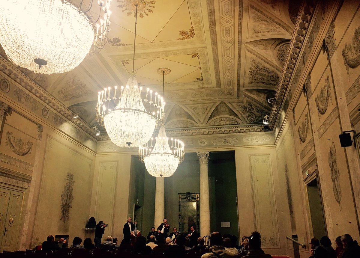 ravennafestival's tweet photo. Un assaggio di #violini #tzigani al #TeatroAlighieri... E domani gran finale #lungoildanubio con tutta la compagine della #gypsyOrchestra https://t.co/XaF0Yw6jZ9