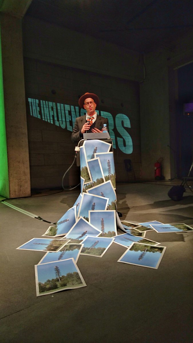 the_influencers's tweet photo. Kenneth Goldsmith - Creo que la abundancia de artefactos culturales ha invertido la noción de contenido (vs contexto) #Influ2016 https://t.co/FuAaD7I6WN