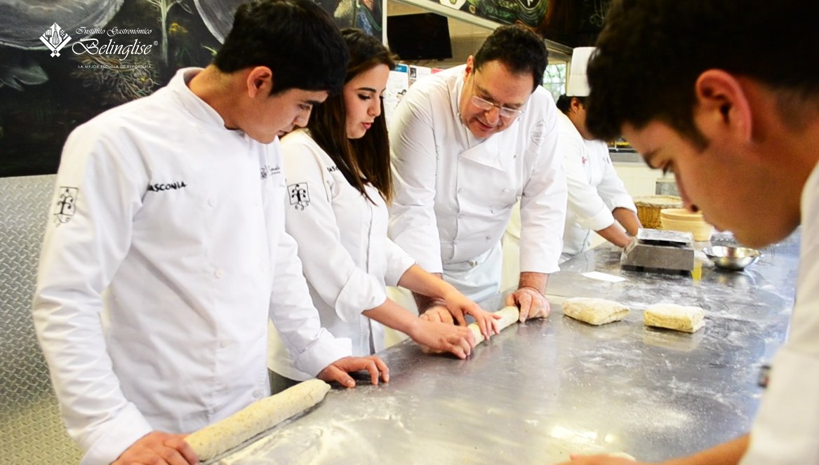 Muchas gracias al chef <a href="/dasilvachef/">Chef Da Silva</a> , por impartir el curso de #Panesintegrales a nuestros alumnos de <a href="/_belinglise/">Inst. Belinglise</a> 
#OrgullosamenteCoronado