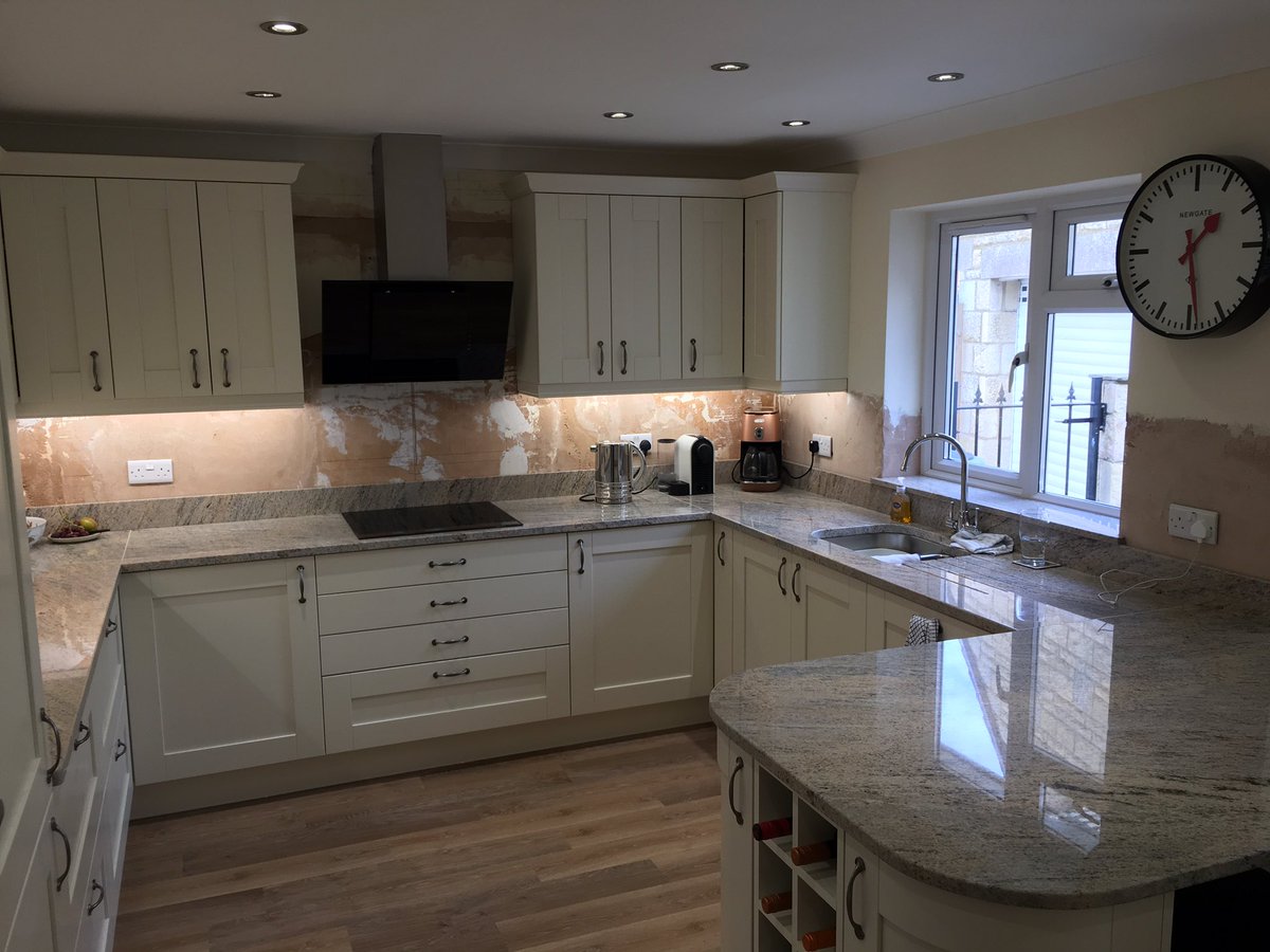 kitchenbrokeruk's tweet photo. All ready for decorating #madisonivory #ivoryfantasygranite @BoschHomeUK @Kitchen_Stori https://t.co/qHT1WZRYa4