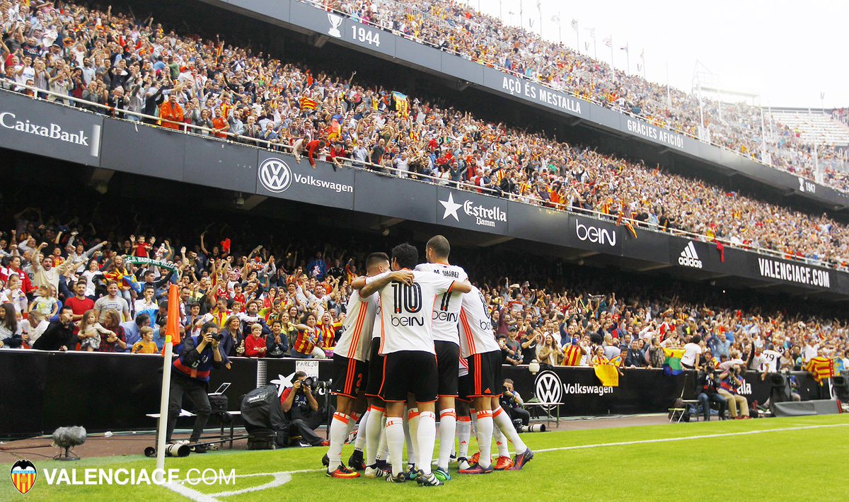 valenciacf's tweet photo. Seguiremos luchando pese a todo y pese a todos. Con vosotros, todo es más fácil. Hoy y siempre, Amunt @valenciacf y Amunt afició! https://t.co/j5cEkOXTFO