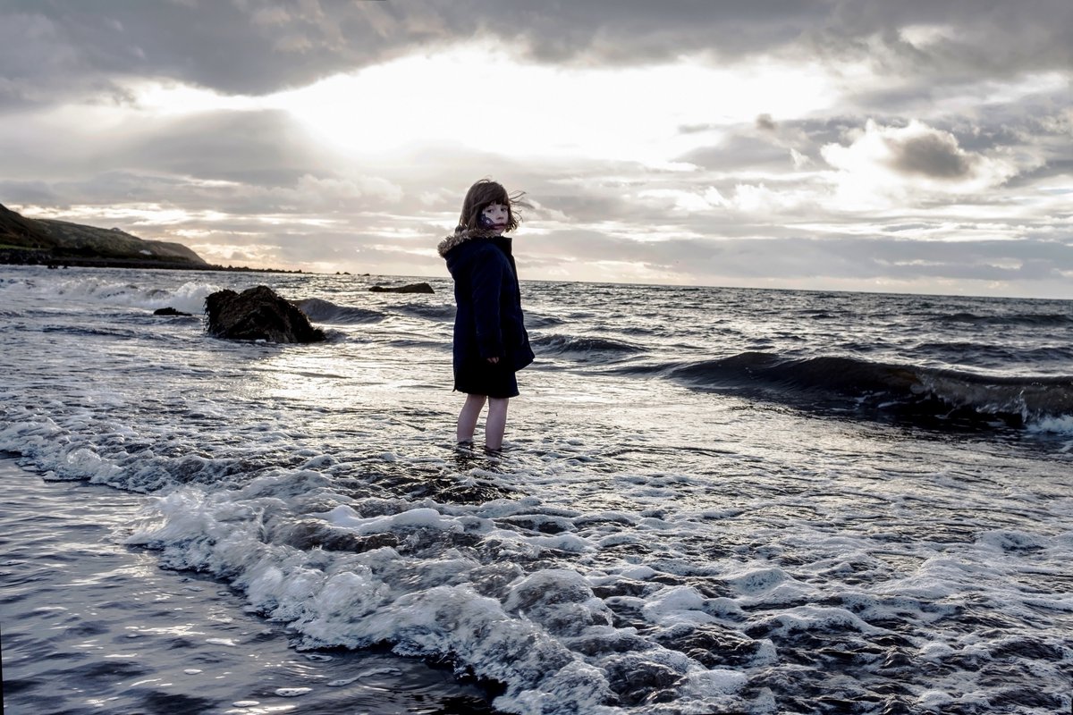 2point8_photos's tweet image. N0. 2 daughter braves Carleton Bay, Lendalfoot, Girvan. #octoberweek